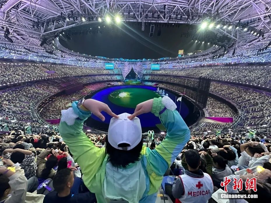 最忆杭州：夜幕下的记忆长卷，友谊与体育精神