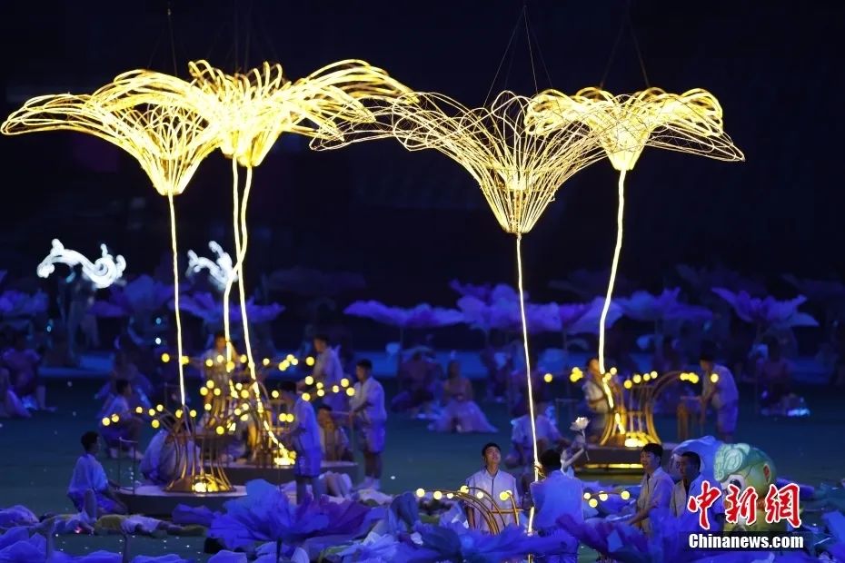 最忆杭州：夜幕下的记忆长卷，友谊与体育精神