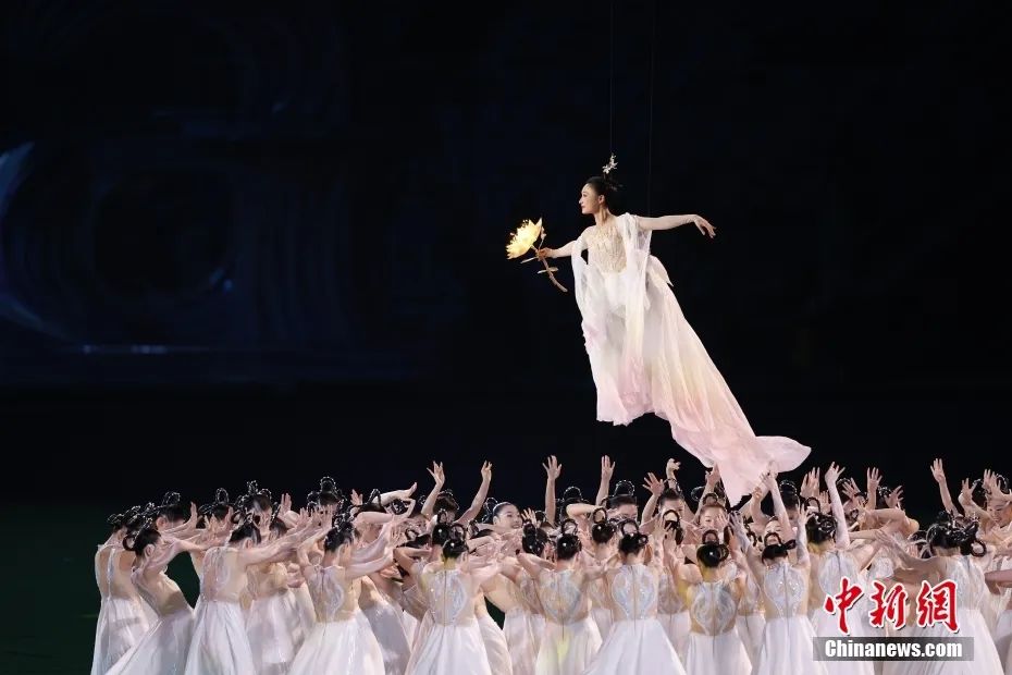 最忆杭州：夜幕下的记忆长卷，友谊与体育精神