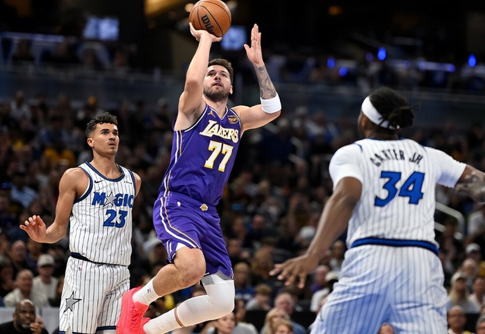 东契奇创历史前三纪录 连续9场40+领跑得分榜