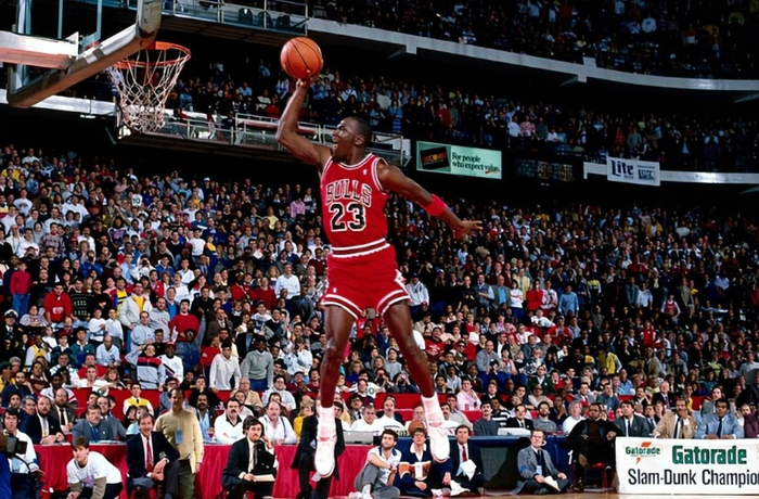 东契奇创历史前三纪录 连续9场40+领跑得分榜