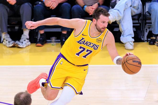 火箭客场挑战湖人 伤病潮下战术博弈引关注